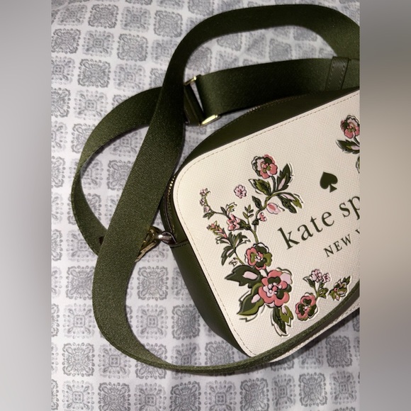 kate spade camera bag.🪻🌱 - Picture 2 of 7